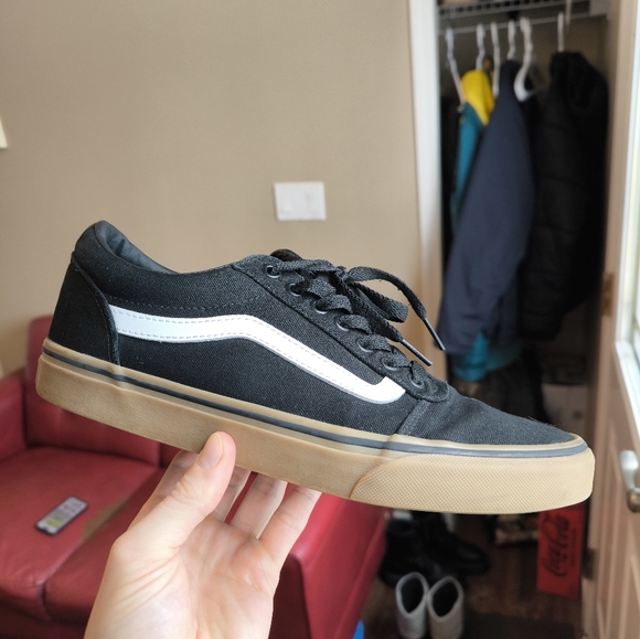 Vans Old Skool Shoes US9.5 Black and Gum - Picture 1 of 6